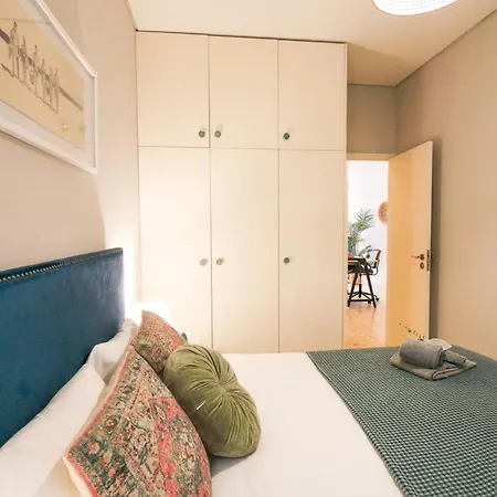Virtudes Irresistible Getaway * Porto